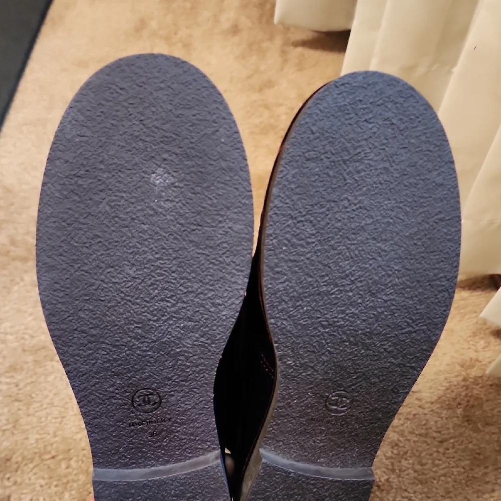 CHANEL Interlocking CC Logo Velvet Burgundy Lace-up Boots - Picture 8 of 14